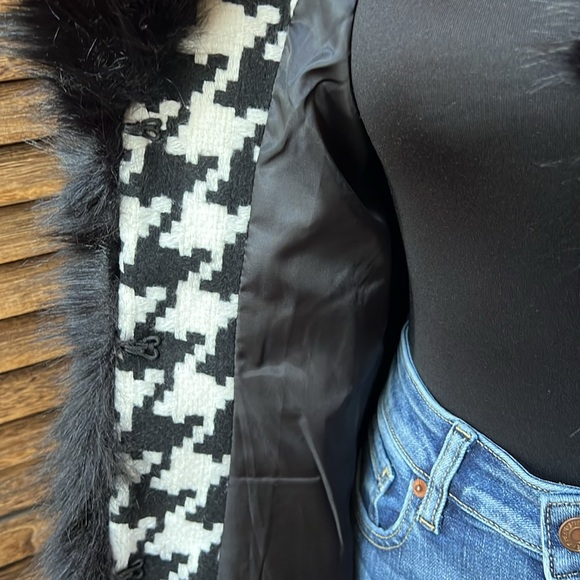 STUNNING Houndstooth Faux Fur collar & cuffs Belted Coat! It’s simply BEAUTIFUL! - Picture 12 of 16